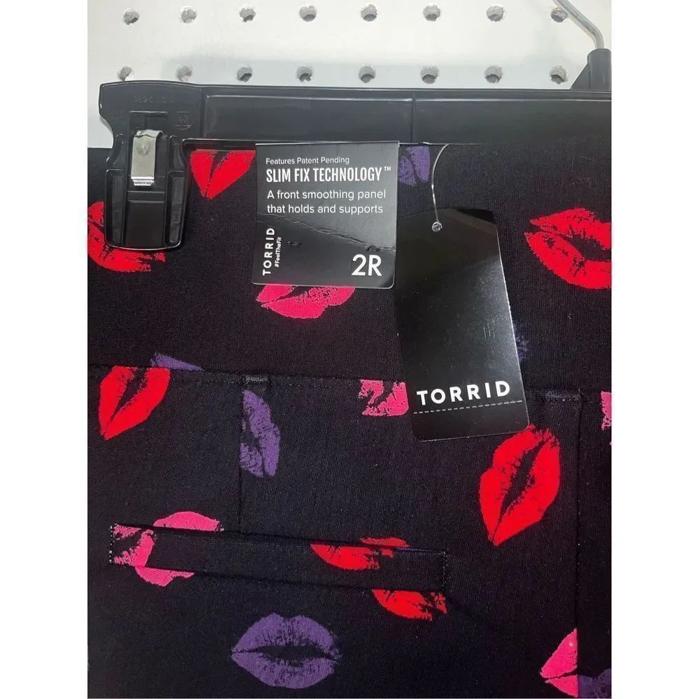 Torrid pixie lips print pants - Picture 11 of 11